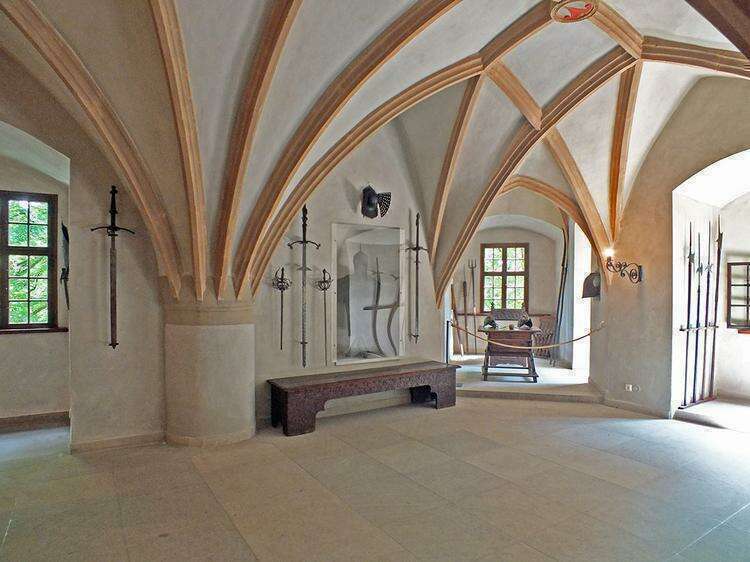 Рыцарский зал замка Лауэнштайн